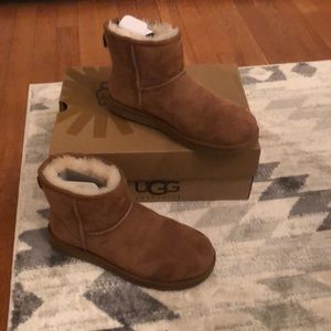 UGG Mini Classic